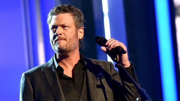 Blake Shelton Apologizes for 'Inappropriate' Tweets