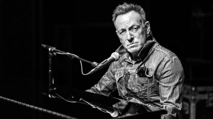 Review: Bruce Springsteen's Broadway Show Is an Intimate Triumph
