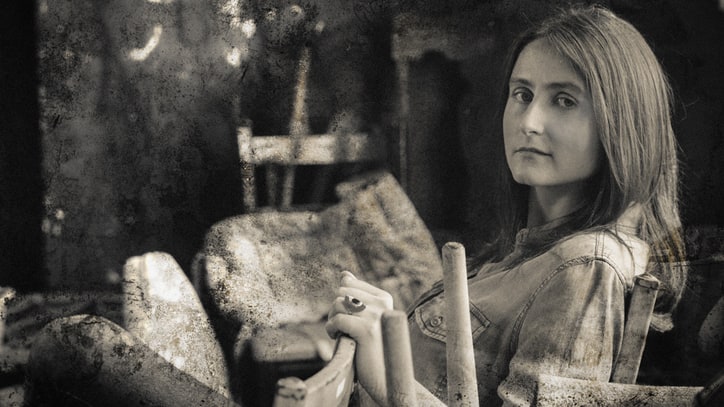 Watch Erin Enderlin's Raw, Acoustic Cover of 'Don't Rock the Jukebox'