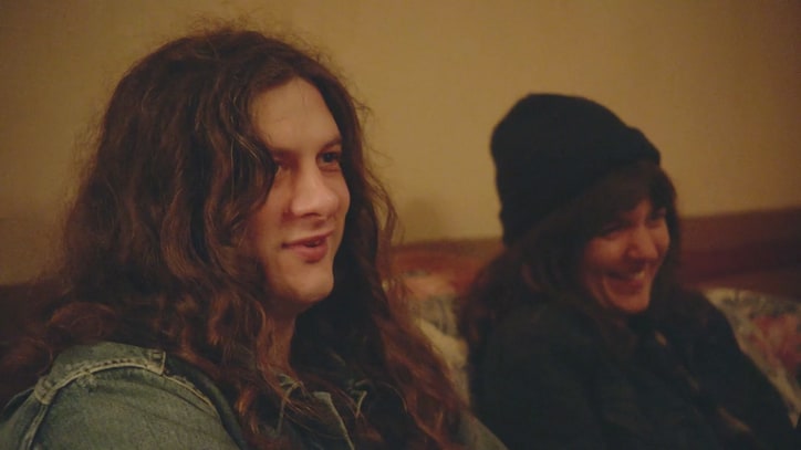 Watch Kurt Vile, Courtney Barnett Backstage, Talk Fast Friendship in New Doc