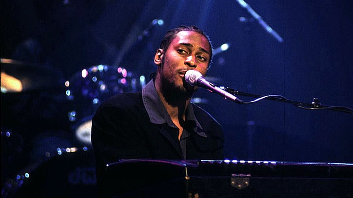 Hear Three Rare Remixes Off D'Angelo's 'Brown Sugar' Reissue