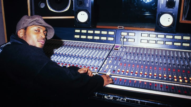 D'Angelo Reissuing Debut LP 'Brown Sugar' With Rare Tracks