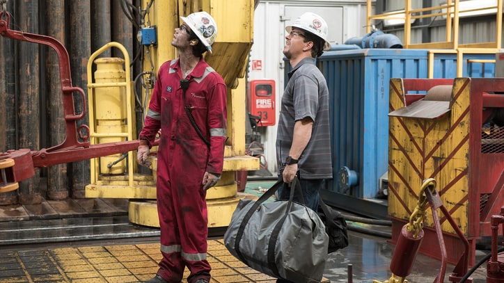 'Deepwater Horizon' Review: Real-Life Disaster Movie Brings Compassion, Chaos