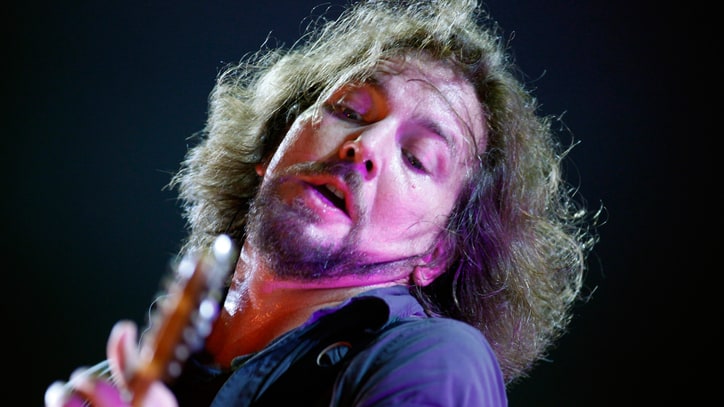 Flashback: Pearl Jam Finally Relents, Plays 'Bugs' Live in 2009