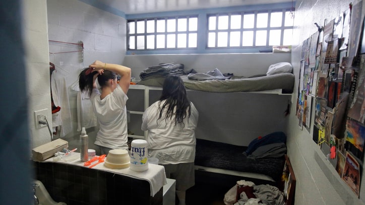 Congress Members Aim to Restore Dignity to Incarcerated Women