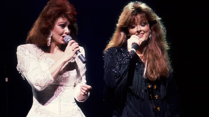 Flashback: See the Judds' Emotional Grammy Awards Farewell