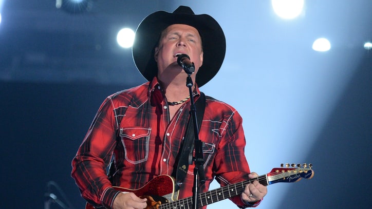 Garth Brooks Pens SEC Football Anthem 'Pure Adrenaline'