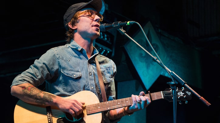 See Justin Townes Earle's Sweet, Nostalgic 'Maybe a Moment' Video