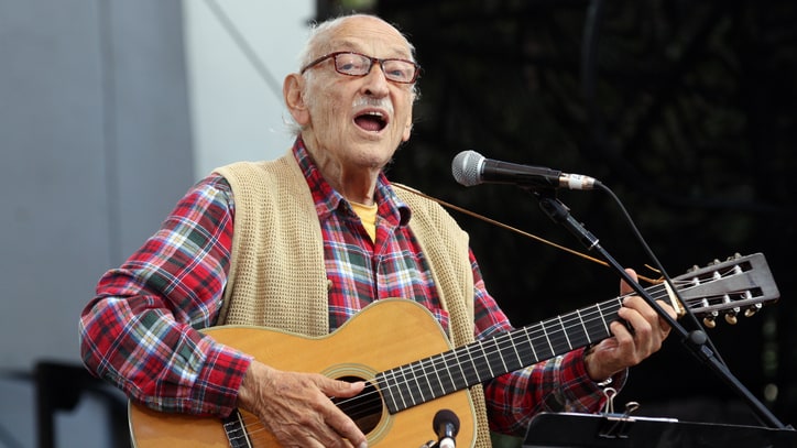Fred Hellerman, Last Living Member of Folk Group the Weavers, Dead at 89