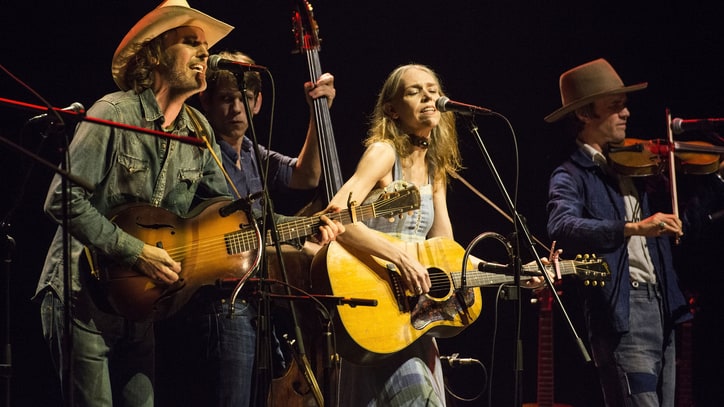 Gillian Welch Preps 'Bootleg' Album of Rare Recordings