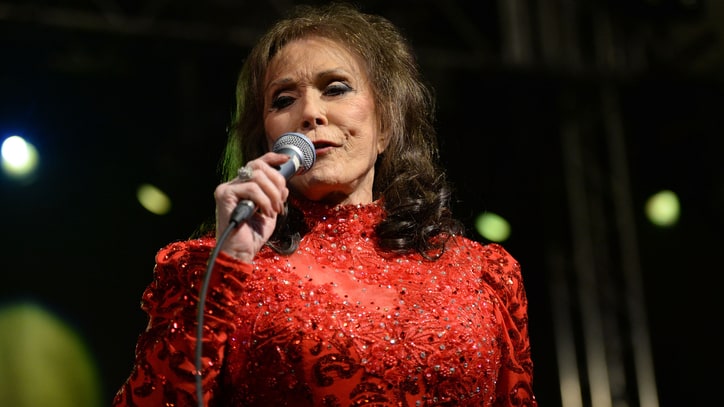 Loretta Lynn Postpones Concerts to Recover From Recent Fall