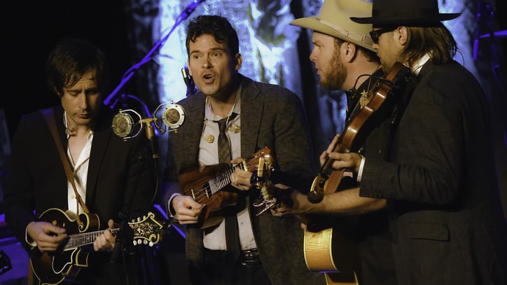 Hear Old Crow Medicine Show's Rare 'Black-Haired Quebecoise'