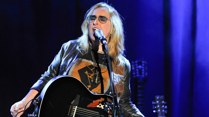 See Melissa Etheridge's Rhythmic Solo Take on 'I'm the Only One'