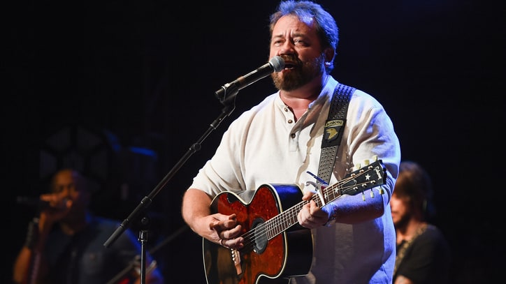Watch Tyminski's Spooky 'Southern Gothic' Performance on 'Colbert'