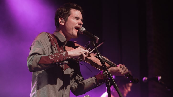 Old Crow Medicine Show Plot New Year's Eve Concerts, Sing With Kesha