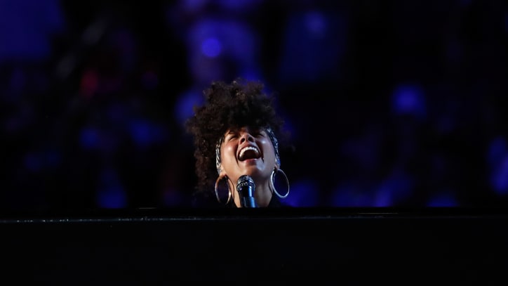 Watch Alicia Keys Close DNC Day Two With Electrifying 'Superwoman'