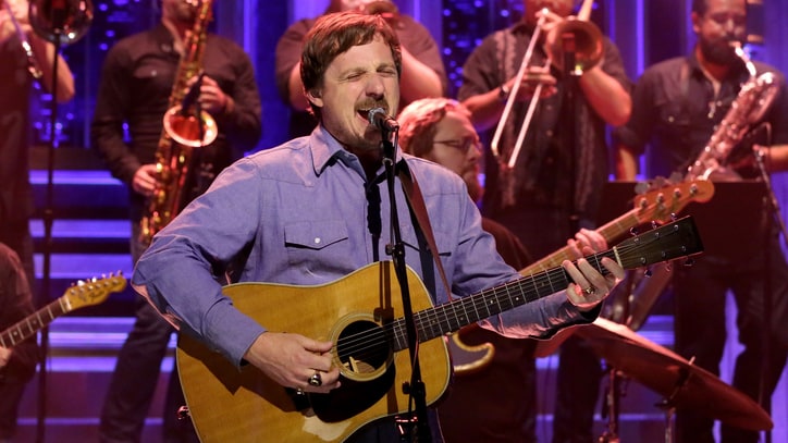 See Sturgill Simpson's Horn-Heavy 'All Around You' on 'Fallon'