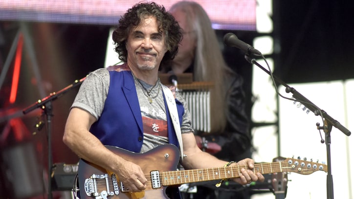 Hear John Oates and the Time Jumpers' Jazzy 'Santa Be Good to Me'