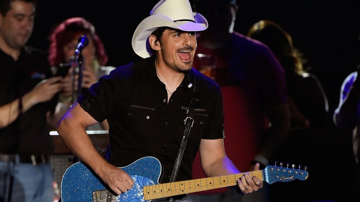 Brad Paisley Plots 2017 Weekend Warrior Tour