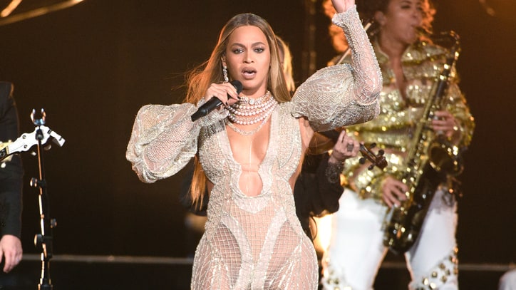 Beyonce at CMAs: Country Stars React to Surprise Performance