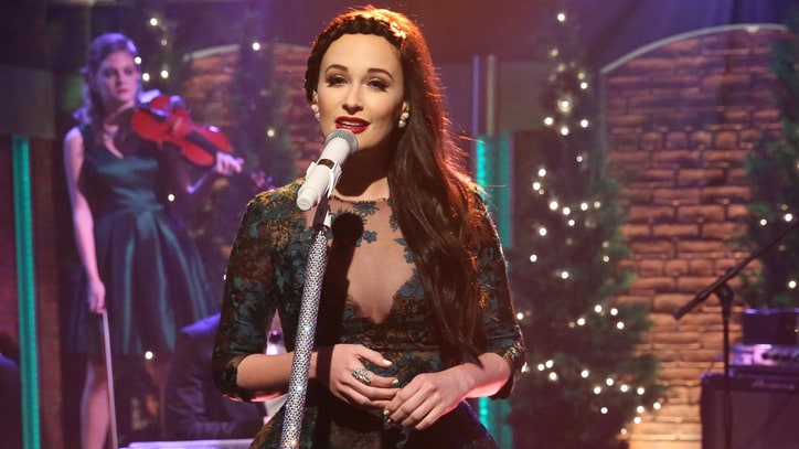 See Kacey Musgraves' Sweet 'Christmas Don't Be Late' on 'Seth Meyers'