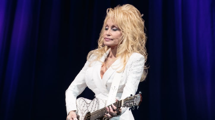 Dolly Parton's Civil War-Themed 'Dixie Stampede' Attraction to Change Name