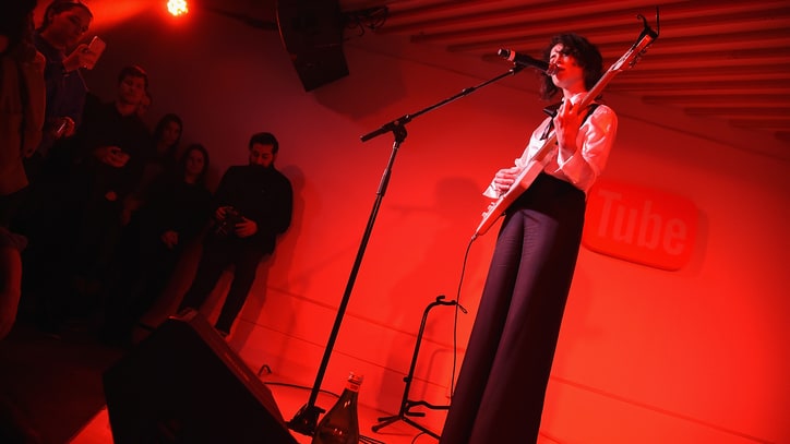 St. Vincent Previews New LP 'Masseduction' With Kinetic 'Los Ageless'