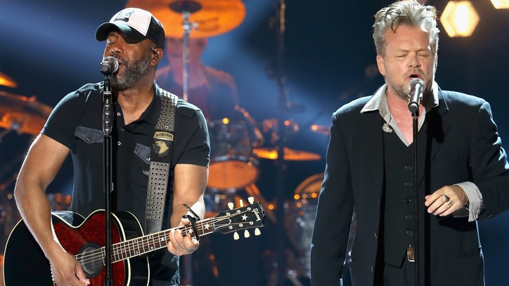 See John Mellencamp, Darius Rucker's Fiery 'Pink Houses' on 'Crossroads'
