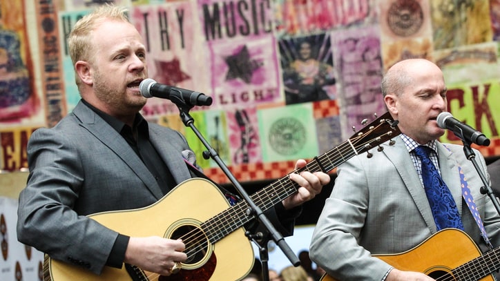 Bluegrass Duo Dailey and Vincent on Bucking Tradition, New Country Album