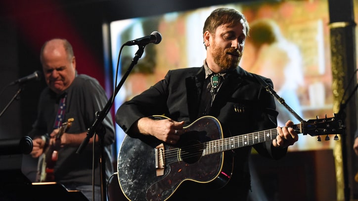 See Dan Auerbach Jam With Duane Eddy at Surprise Nashville Club Show