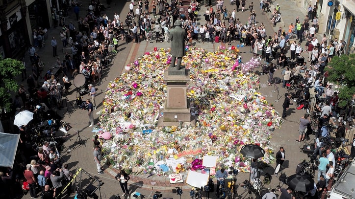 Watch Manchester Crowd Sing Oasis' 'Don't Look Back in Anger' in Solidarity
