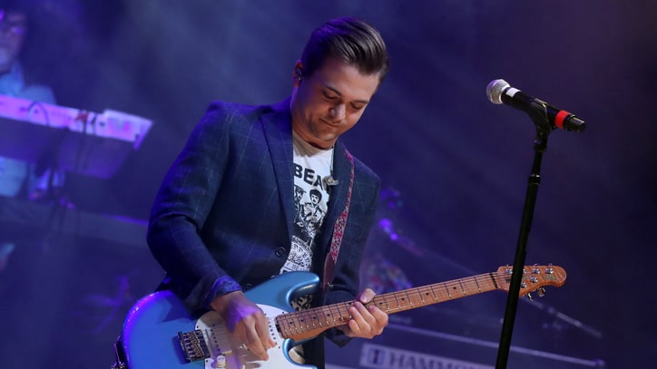 See Hunter Hayes' Paint Splattered Video for Surprise New Song 'Rescue'
