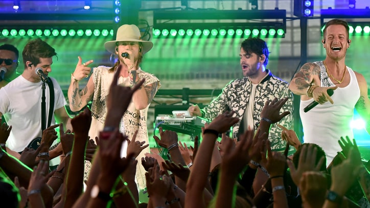 See Florida Georgia Line, Chainsmokers Throw Down at CMT Awards