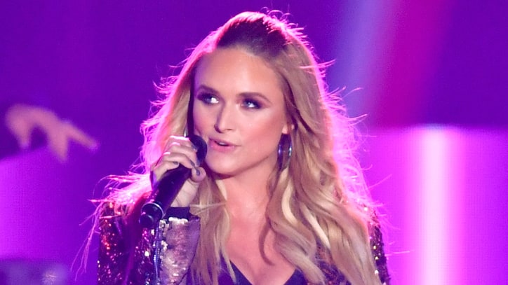 See Miranda Lambert's Sassy, Swaying 'Pink Sunglasses' at CMT Awards