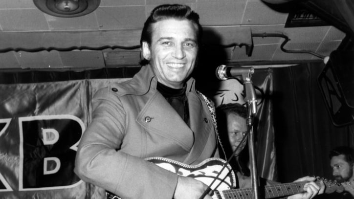 Flashback: See Waylon Jennings' Swaggering Chuck Berry Cover