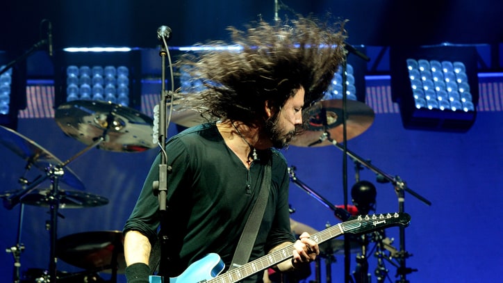 Watch Foo Fighters Debut Bruising New Song 'Dirty Water'