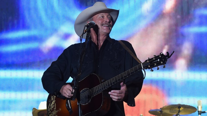 Alan Jackson Extends 2017 Honky Tonk Highway Tour