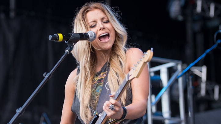 See Lindsay Ell's Jubilant 'Waiting on You' on 'Today'