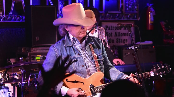 Dwight Yoakam to Program New SiriusXM Channel 'The Bakersfield Beat'