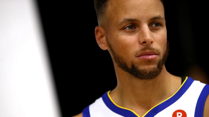 Donald Trump Rescinds Stephen Curry's White House Invite, LeBron James Calls Trump 'Bum'
