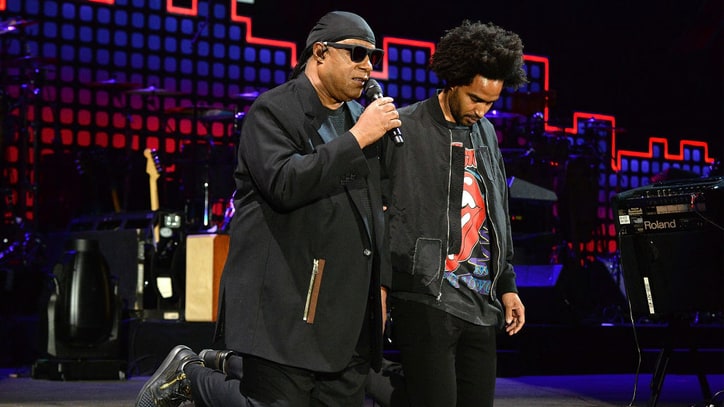 Watch Stevie Wonder Take Knee, Cover Daft Punk With Pharrell at Global Citizen
