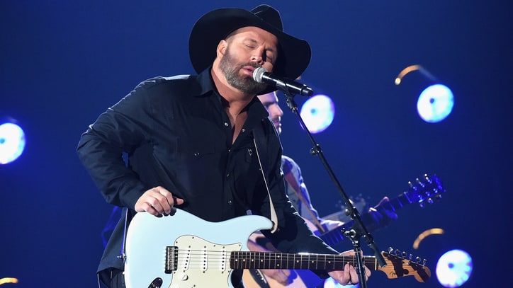 Garth Brooks Admits to Lip-Syncing 2017 CMA Awards Performance