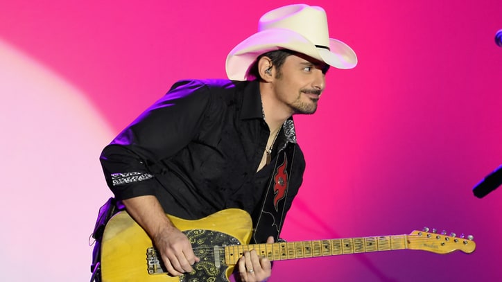 Brad Paisley Extends Weekend Warrior Tour With New 2018 Dates