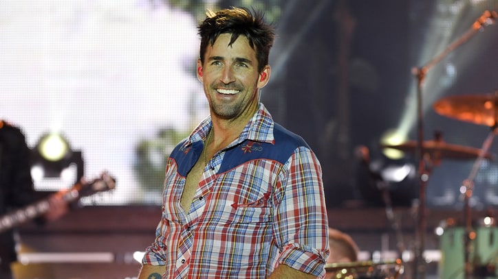 Jake Owen Announces Summer Ballpark Tour With Chris Janson