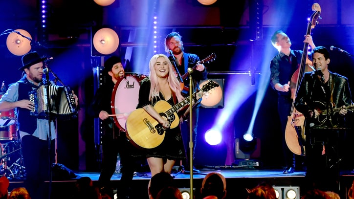 See Kesha, Old Crow Medicine Show's Joyous 'Your Love Is My Drug' on 'Crossroads'