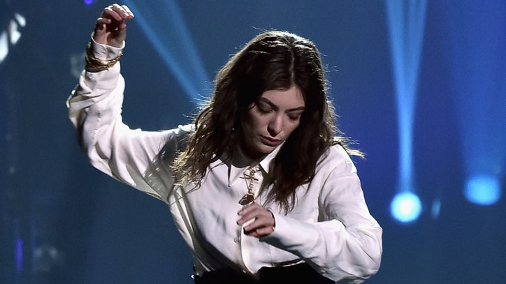 Lorde Handwrites Note on Grammys: 'Thank You for Believing in Female Musicians'