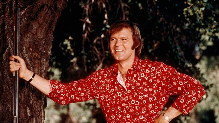 Glen Campbell, 'Rhinestone Cowboy' Singer Who Fused Country and Pop, Dead at 81
