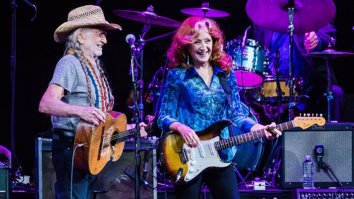 See Willie Nelson, Bonnie Raitt Cover Stevie Ray Vaughan at Texas Strong Benefit