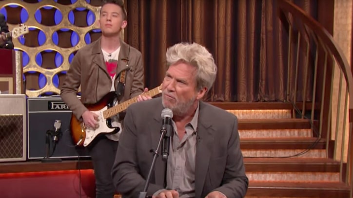 See Jeff Bridges Cover Bob Dylan's 'The Man in Me' on 'Conan'