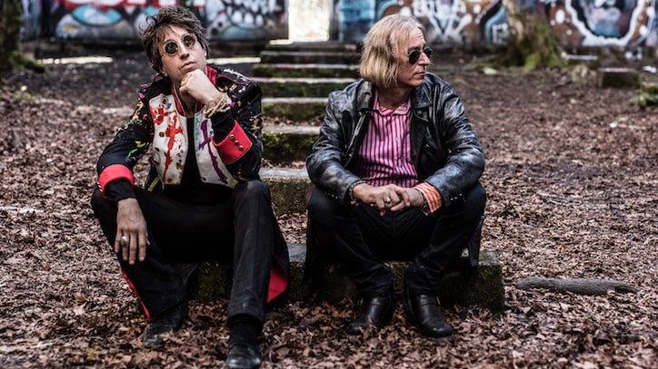 Peter Buck, Joseph Arthur Release First Song Together, 'I Am the Moment'